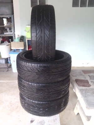 ขายยาง  HANKOOK  ปี 2010   205/45/17   ดอกเยอะอยู่
