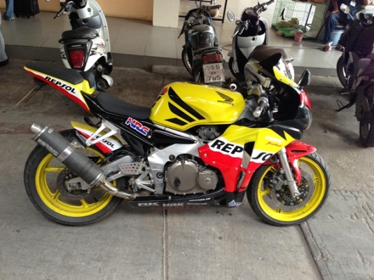 ขายCBR400 ปี93 ทะเบียนแท้ วิ้ง 200+  สภาพ 99.99\%