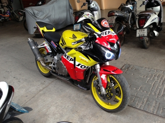 ขายCBR400 ปี93 ทะเบียนแท้ วิ้ง 200+  สภาพ 99.99\%