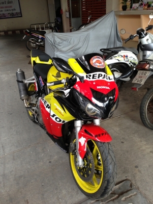 ขายCBR400 ปี93 ทะเบียนแท้ วิ้ง 200+  สภาพ 99.99\%