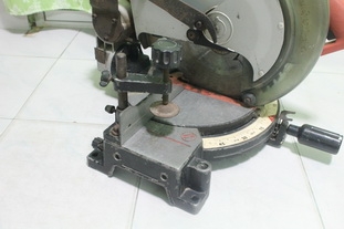 เลื่อยแท่นตัดองศาขนาดใบ10นิ้ว maktec รุ่นmt230 สภาพพร้อมใช้ครับ