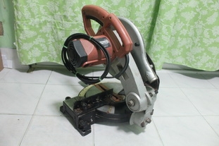 เลื่อยแท่นตัดองศาขนาดใบ10นิ้ว maktec รุ่นmt230 สภาพพร้อมใช้ครับ