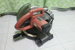 เลื่อยแท่นตัดองศาขนาดใบ10นิ้ว maktec รุ่นmt230 สภาพพร้อมใช้ครับ