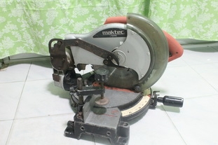 เลื่อยแท่นตัดองศาขนาดใบ10นิ้ว maktec รุ่นmt230 สภาพพร้อมใช้ครับ