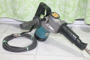 เครื่องสว่านและสกัดคอนกรีตไฟฟ้า 2 ระบบยี่ห้อmakita รุ่นhr3850 พร้อมใช้ครับ