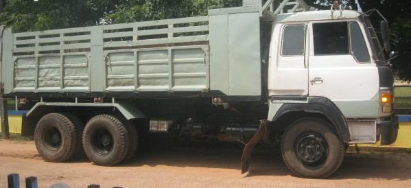 ขาย F17 สองเพลาดั้มพ์ เครื่อง HO7C โบ 220 แรง พร้อมใช้ โทร 088-4501277