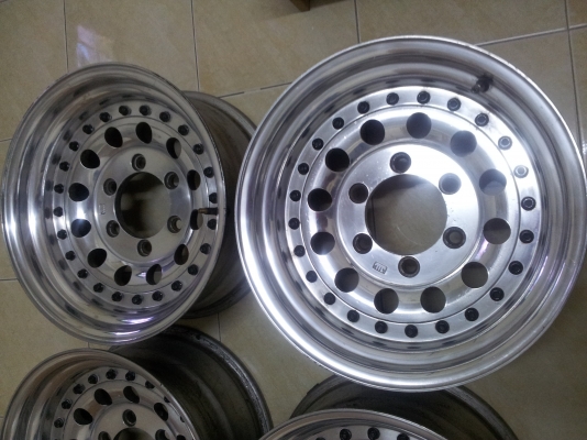 ขายล้อหยดน้ำ 2 ชิ้น japan 15x7.5 -13 เบามากๆ ขายล้อหยดน้ำ 2 ชิ้น japan 15x7.5 -13 เบามากๆ