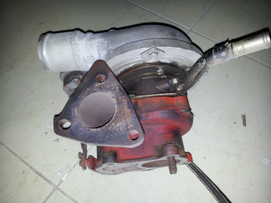 turbo nissan  พร้อม อินเตอร์  และสายน้ำมันถัก 1เส้น