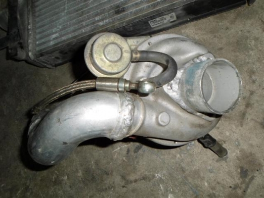 turbo nissan  พร้อม อินเตอร์  และสายน้ำมันถัก 1เส้น