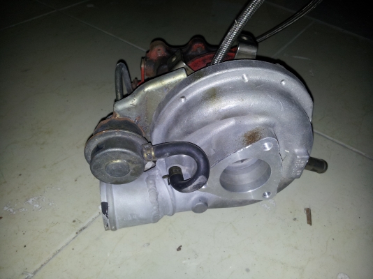 turbo nissan  พร้อม อินเตอร์  และสายน้ำมันถัก 1เส้น