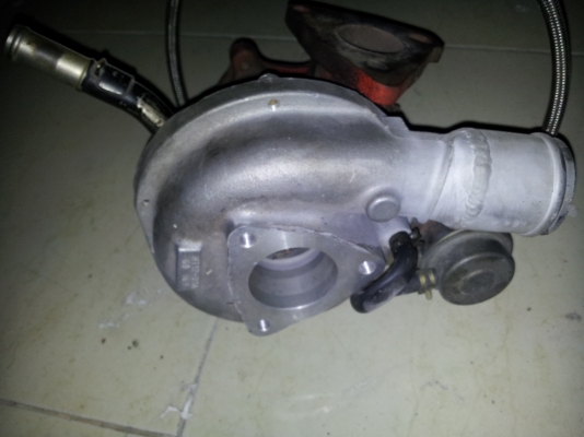 turbo nissan  พร้อม อินเตอร์  และสายน้ำมันถัก 1เส้น