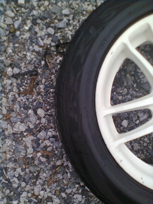 ขายแม็ก 4 รู 100 ขอบ15 พร้อมยาง  185/60R15 ยางmaxxisปี11 จำนวน 1 ชุด