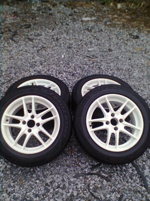 ขายแม็ก 4 รู 100 ขอบ15 พร้อมยาง  185/60R15 ยางmaxxisปี11 จำนวน 1 ชุด