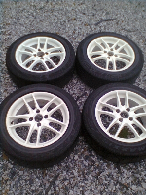 ขายแม็ก 4 รู 100 ขอบ15 พร้อมยาง  185/60R15 ยางmaxxisปี11 จำนวน 1 ชุด