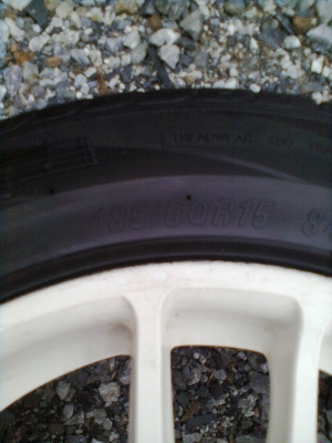 ขายแม็ก 4 รู 100 ขอบ15 พร้อมยาง  185/60R15 ยางmaxxisปี11 จำนวน 1 ชุด