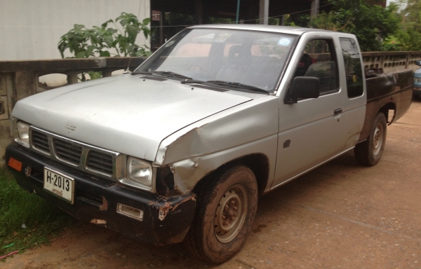 NISSAN BIG M KINGCAB - BD25 MT ปี 36 รถเครื่องแห้งแรงดีมากๆครับ ไม่เคยมีอุบัติเหตุหนักเลย ภายในเก๋งคอนโซลสวยครบพร้อม แอร์เย็น พวงมาลัยธรรมดา กระบะและฝาท้ายมีให้ครบพร้อมไม่ผุกร่อน ช่วงล่างคัชซีมีผุบ้างเล็กน้อยพร้อมใช้งานได้เลย ยางสภาพดี 60\% เอกสารเล่มทะเบี NISSAN BIG M KINGCAB - BD25 MT ปี 36 รถเครื่องแห้งแรงดีมากๆครับ ไม่เคยมีอุบัติเหตุหนักเลย ภายในเก๋งคอนโซลสวยครบพร้อม แอร์เย็น พวงมาลัยธรรมดา กระบะและฝาท้ายมีให้ครบพร้อมไม่ผุกร่อน ช่วงล่างคัชซีมีผุบ้างเล็กน้อยพร้อมใช้งานได้เลย ยางสภาพดี 60\% เอกสารเล่มทะเบี