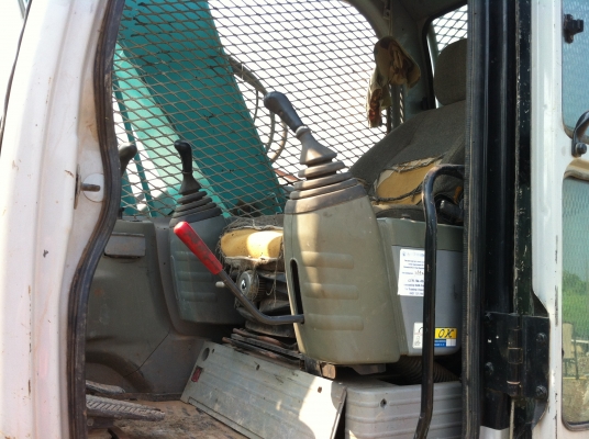 ขายถูกรถแบคโฮ SK135SR ยีห้อ KOBELCO รถเก่านอก ไม่เคยผ่านการใช้งานในไทย