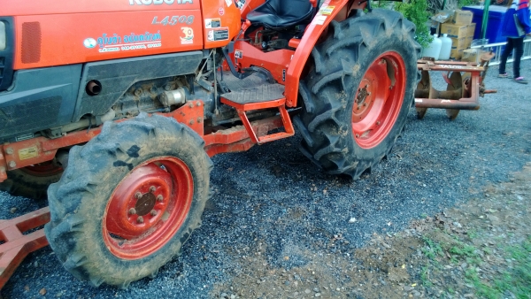 จองวันนี้ ลดทันที 10,000 บาท 27/6/56 KUBOTA L4508   คุณภาพเยี่ยม พร้อมติดใบและผานตราช้างเอาไปเลย