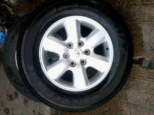 ขายยแม๊กพร้อมยางขอบ 17  สภาพตามรูป ครบชุด 4 เส้น