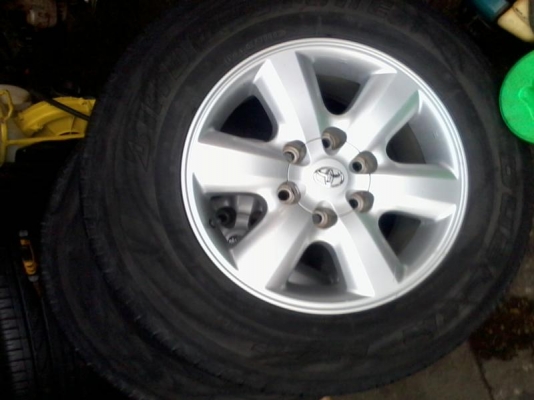 ขายยแม๊กพร้อมยางขอบ 17  สภาพตามรูป ครบชุด 4 เส้น