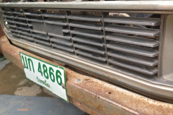 FORD COURIER DIESEL ปี 28 เครื่องยนต์ดีเซลเดิมๆสภาพดีมากครับ ภายในเก๋งคอนโซลอุปกรณ์ภายในครบพร้อม แอร์เย็น เบาะสวยไม่มีขาด กระบะ 4 ขอมีผุบ้างเล็กน้อย ช่วงล่างคัชซีสวยมากไม่มีผุไม่มีดามเลย ยางสภาพดี 60\% พร้อมใช้งาน เอกสารทะเบียนครบพร้อมโอน ราคาต่อรองได้ครับ