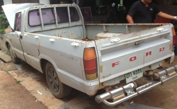 FORD COURIER DIESEL ปี 28 เครื่องยนต์ดีเซลเดิมๆสภาพดีมากครับ ภายในเก๋งคอนโซลอุปกรณ์ภายในครบพร้อม แอร์เย็น เบาะสวยไม่มีขาด กระบะ 4 ขอมีผุบ้างเล็กน้อย ช่วงล่างคัชซีสวยมากไม่มีผุไม่มีดามเลย ยางสภาพดี 60\% พร้อมใช้งาน เอกสารทะเบียนครบพร้อมโอน ราคาต่อรองได้ครับ