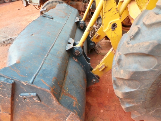 รถตักล้อยางรุ่น 910 ไม่มีเอกสาร รถตักล้อยางรุ่น 910 ไม่มีเอกสาร