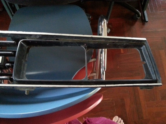 กระจังหน้า Datsun 720