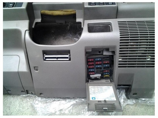 ขายชุดดคอนโซนหน้า ISUZU มังกร TFR ตามรูปครับ ราคานี้พิเศษเลย มาจากญี่ปุ่นครับ