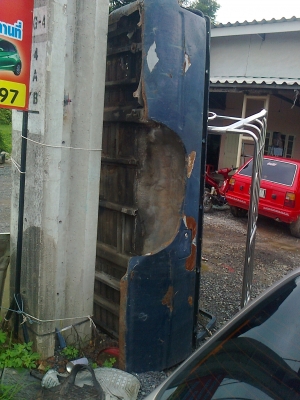 ขายกระบะไมตี้เอ็กหัวเดียว สภาพไม่ผุพื้นแข็งแรงแต่บุบข้างๆคานรับน้ำหนักยังแข็งแรงดีขาย2500บาท