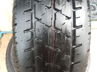 ขายยาง195R14C ปี 11 BRIDGESTONE LEO 677 1 ชุด  ราคา :  5,000.00  บาท
