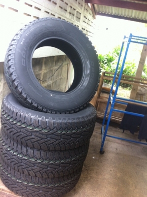 ยางใหม่ปี 13 ขนาด 265-65 R17 AT ราคาโดนๆ