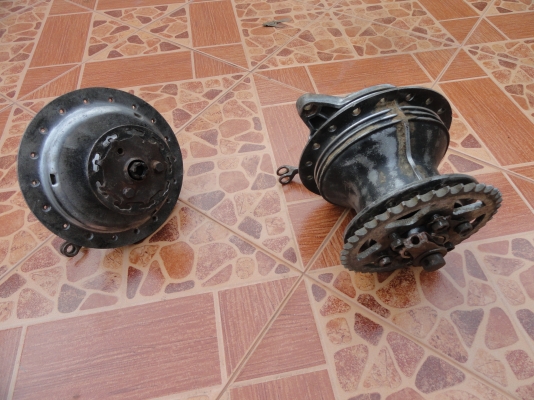 ขายดุมล้อโมโน  หน้า - หลัง สภาพดี 1 ชุด 1000 พร้อมส่ง