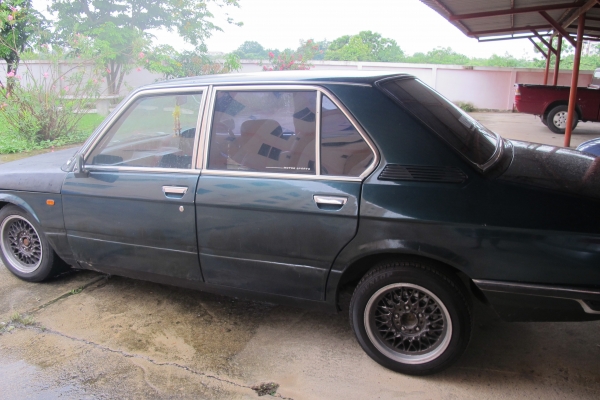 ขายรถ BMW E12 คลาสสิคเครื่อง 1G ติด GAS LPGแล้ว 29000 ราคาถูกกว่ามอเตอร์ไซค์ กันแดดกันฝน