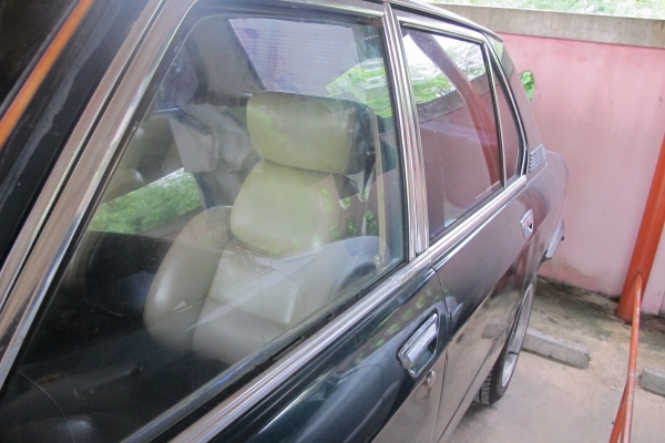 ขายรถ BMW E12 คลาสสิคเครื่อง 1G ติด GAS LPGแล้ว 29000 ราคาถูกกว่ามอเตอร์ไซค์ กันแดดกันฝน