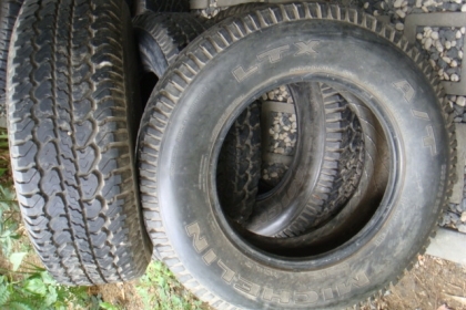 ขายถูกยาง 225/70R15 สภาพตามรูป