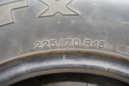 ขายถูกยาง 225/70R15 สภาพตามรูป