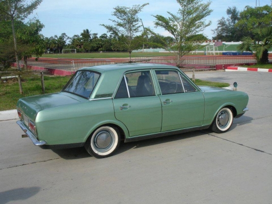 ขายรถคลาสสิคสภาพสวยๆเลยเติมน้ำมันขับกลับไปเลย ขายรถคลาสสิคสภาพสวยๆเลยเติมน้ำมันขับกลับไปเลย