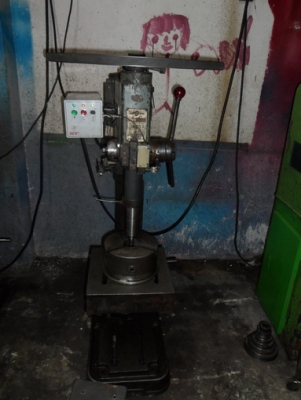 ขายครับขาย เครื่องเจาะ - ต๊าฟ kira ตั่งพื้นเรียวเบอร์3 16000 บาท ช่างเอก 0814583376