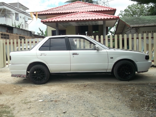 ขายB13แต่งสวยขับดีมีแกสสีสวยพร้อมใช้