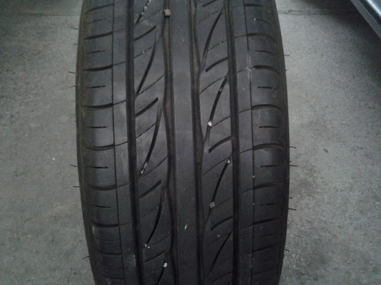 ขายยางDUNLOP 205/55/16  ปี 13  ป้ายแดง สภาพ 99\% 1ชุด