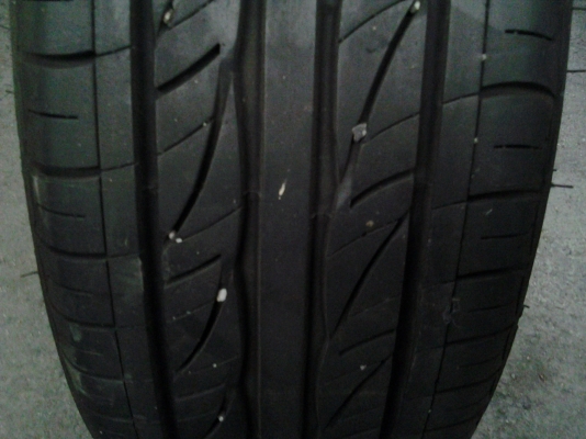 ขายยางDUNLOP 205/55/16  ปี 13  ป้ายแดง สภาพ 99\% 1ชุด