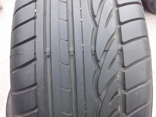 ขายยางDUNLOP 205/55/16  ปี 13  ป้ายแดง สภาพ 99\% 1ชุด