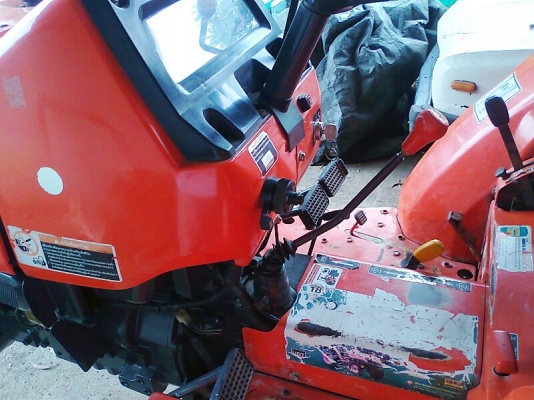 ขายด่วน..รถไถ KUBOTA L3408 ไมล์ 1,722 ชั่วโมง ขับ 4 ล้อ อุปกรณ์มีจอบหมุนอย่างดี รถสวยพร้อมใช้ มีทะเบียนครบ.