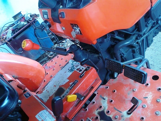 ขายด่วน..รถไถ KUBOTA L3408 ไมล์ 1,722 ชั่วโมง ขับ 4 ล้อ อุปกรณ์มีจอบหมุนอย่างดี รถสวยพร้อมใช้ มีทะเบียนครบ.