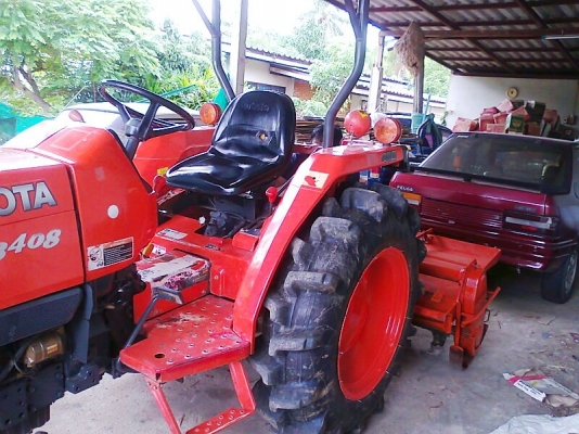 ขายด่วน..รถไถ KUBOTA L3408 ไมล์ 1,722 ชั่วโมง ขับ 4 ล้อ อุปกรณ์มีจอบหมุนอย่างดี รถสวยพร้อมใช้ มีทะเบียนครบ.