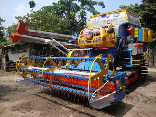 ขายด่วนรถเกี่ยวข้าว 600,000  ศักพัฒนา บิ๊ก 37 10ht ล้อนำ เสตอร์ 18"