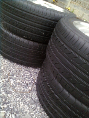 ขายแม็ก 4 รู100 ขอบ17 พร้อมยาง 215/45R17 ยางYOKOHAMA  ปี10 สวยๆ 1 ชุด