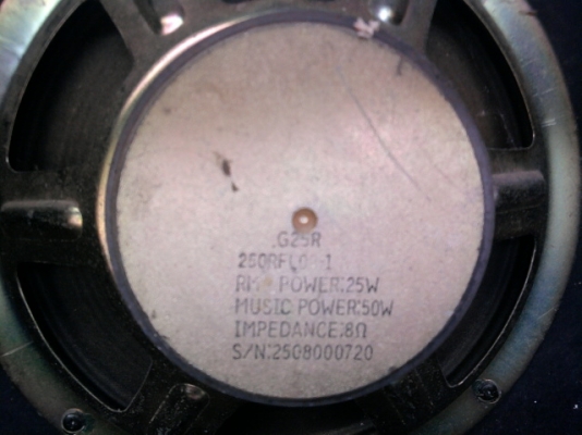 ตู้แอมป์กีต้าโซโล่/คอร์ด ยี่ห้อ PARK 3,900.-