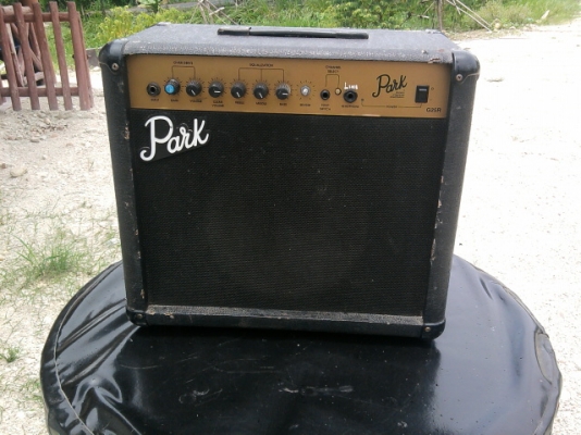 ตู้แอมป์กีต้าโซโล่/คอร์ด ยี่ห้อ PARK 3,900.-
